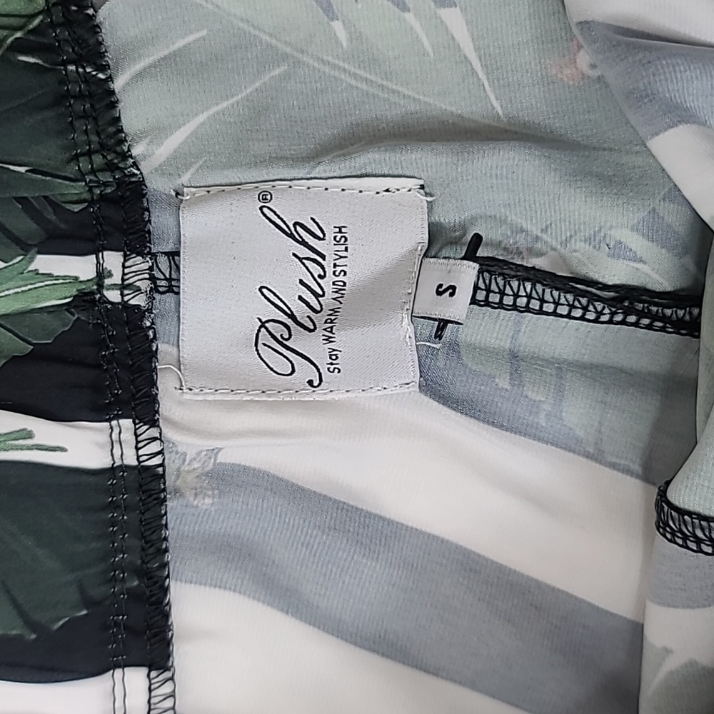Revolve Plush Silky Stripe Jungle Pajama Set - NVR WORN - Picture 15 of 16
